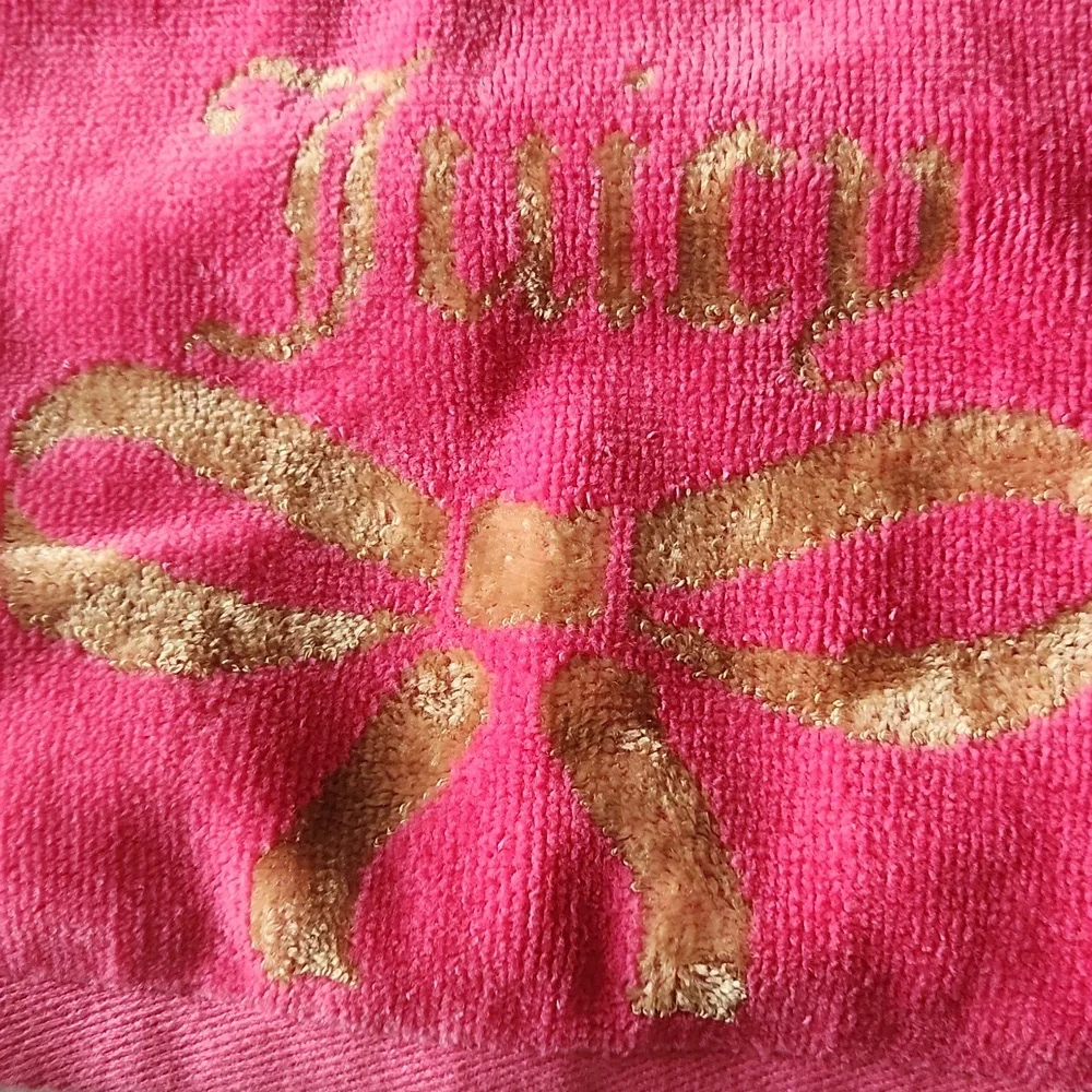 Juicy Couture Set Of 2 Bath Towel And Hand Towel Pink and Gold Towel Set